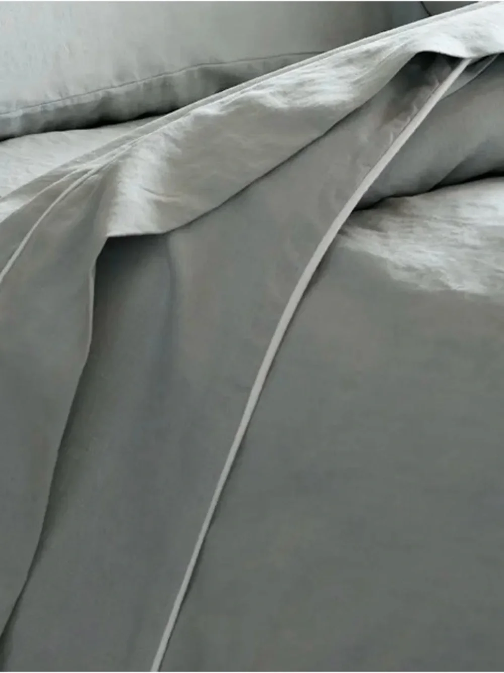 NWOT Quince European Linen Piped 1 Piece Duvet Cover, Full/Queen